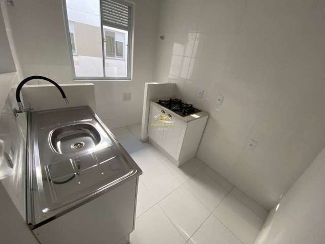 Apartamento com 2 quartos para alugar na Rua Maria Joaquina Vaz, 721, Jardim Itaqui, Campo Largo por R$ 950