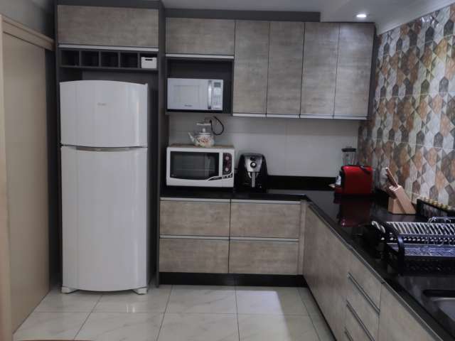 Apartamento amplo  , reformado, no centro de SJP