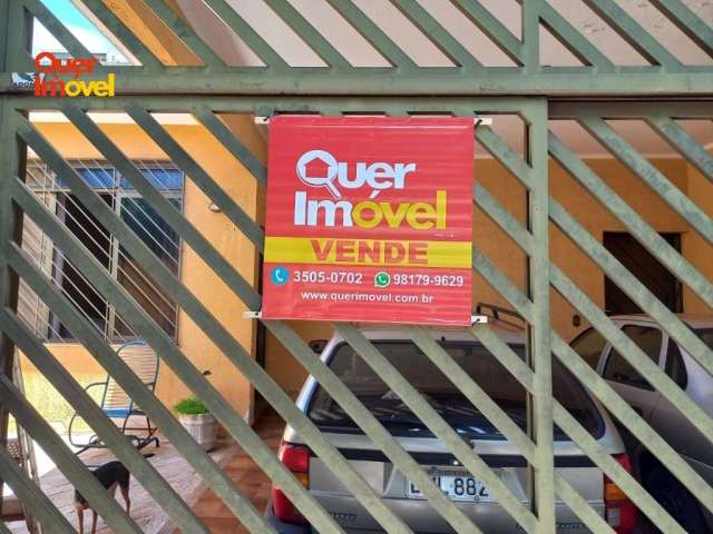 Casa à venda em Ribeirão Preto-SP: 3 quartos, 1 suíte, 2 salas, 2 banheiros, 3 vagas, 204m² no Parque dos Bandeirantes.