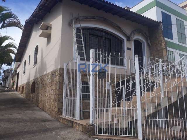 casa térrea de esquina em excelente localização