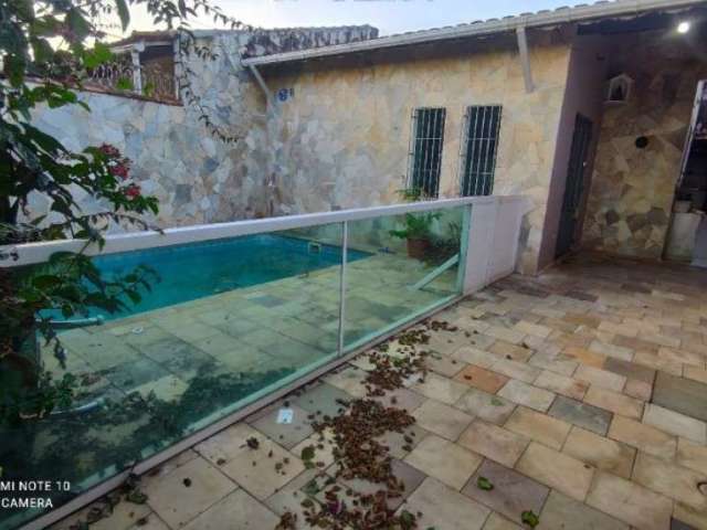 Casa Térrea semi Isolada - Flórida - Com Piscina e Churrasqueira!! Financia!