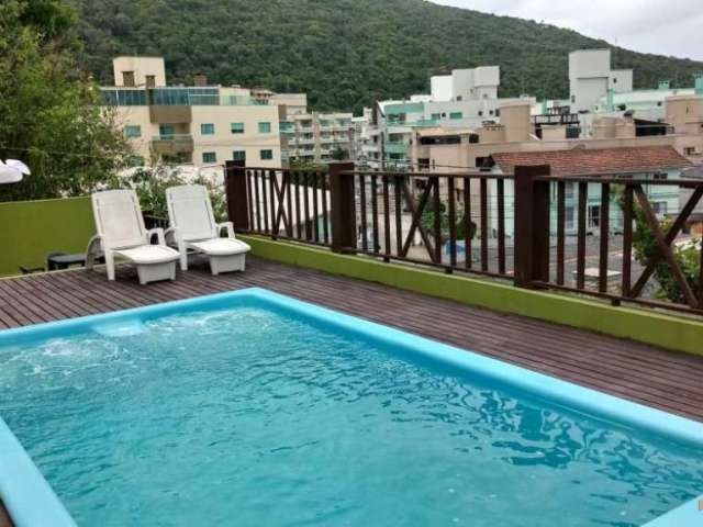 Apartamento com piscina  em residencial fechado