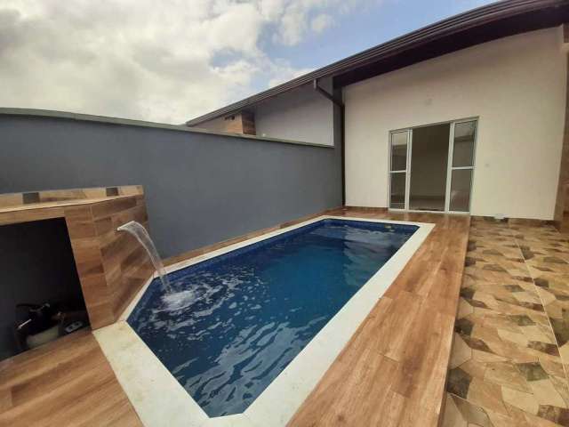 Casa à venda em Itanhaém com piscina e área gourmet