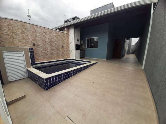 Casa à venda em Peruíbe com 2 dorm. piscina e área gourmet