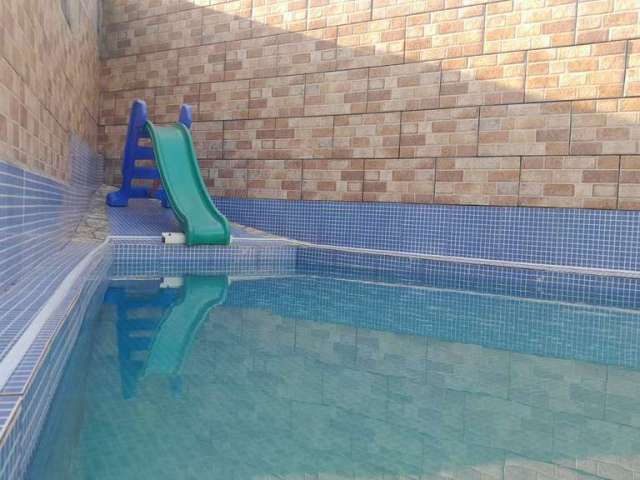 Casa com 2 dorms com Piscina, Conjunto Barigui, Mongaguá