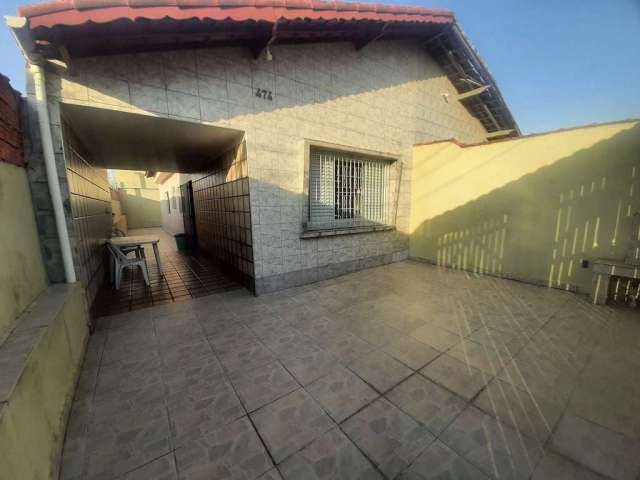 Casa com 2 dorms e amplo espaço!!