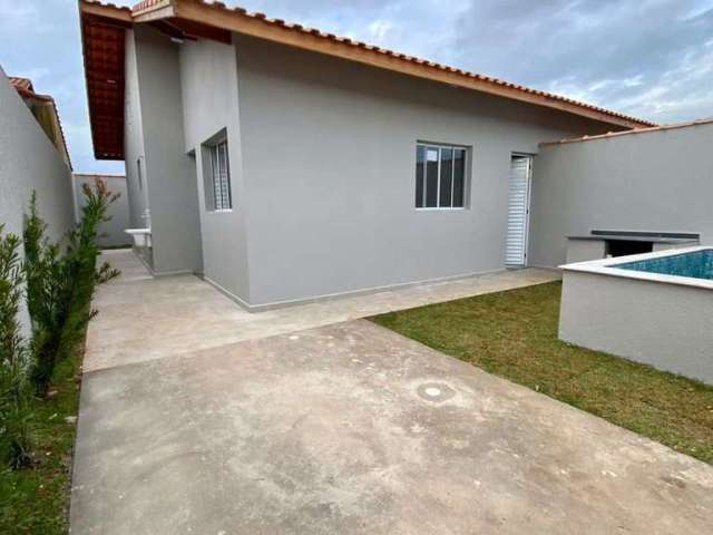 Casa à venda em Itanhaém, NOVA com PISCINA. Financiamento CAIXA