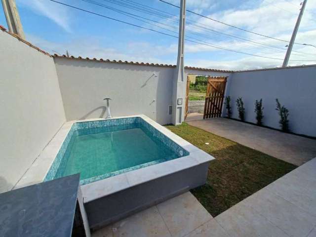 Casa à venda em Itanhaém com 2 dormitórios e piscina NOVA!