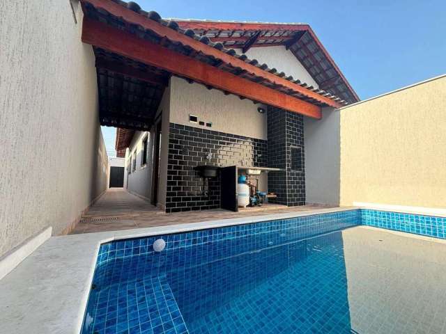 Casa à venda com piscina em Itanhaém