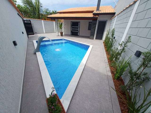 Casa à venda em Itanhaém, cm piscina!