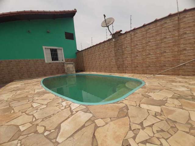 Casa à venda em Mongaguá 2 dormitórios c/ piscina OPORTUNIDADE!