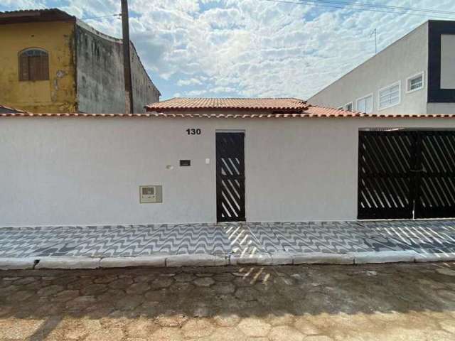 Casa à venda em Mongaguá, 3 dormitórios!