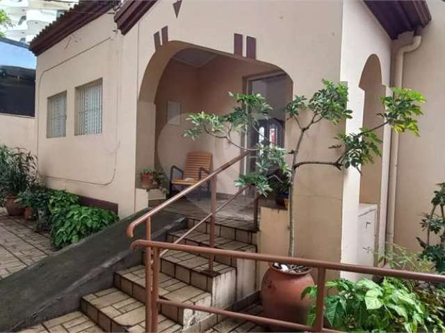 Casa com 3 quartos para locação em Bela Vista - SP