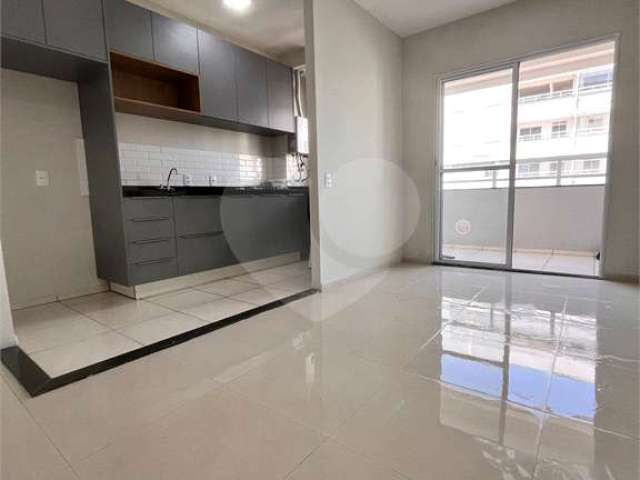 Apartamento com 3 quartos para locação em Jardim Carlos Gomes - SP