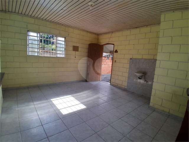 Casa com 4 quartos para locação em Minas De Inhandjara - SP