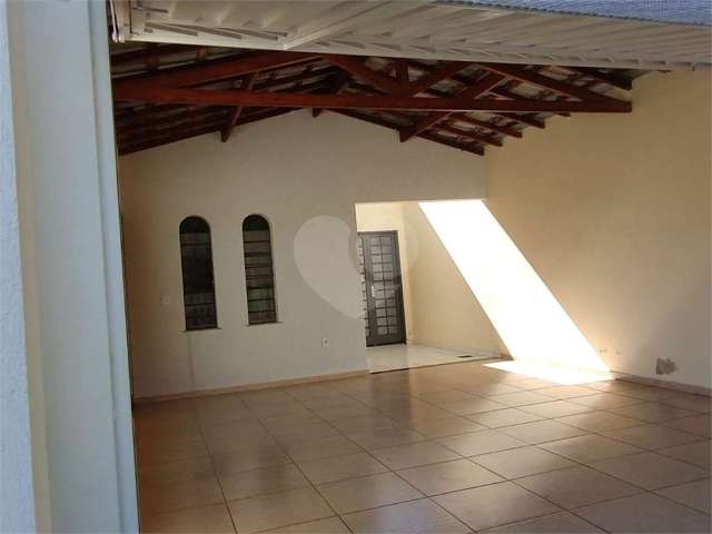 Casa com 3 quartos à venda em Retiro - SP