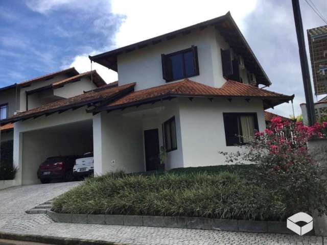 Casa com 3 dormitórios para alugar, 217 m² por R$ 7.272,28/mês - Bom Retiro - Joinville/SC