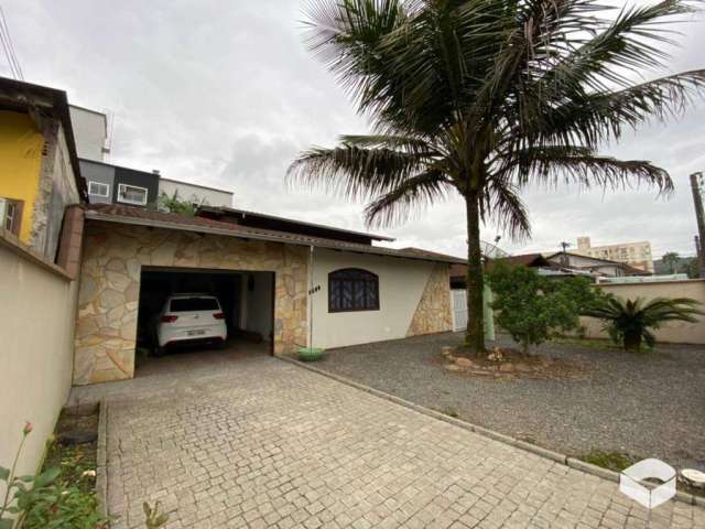 Casa com 3 dormitórios à venda, 179 m² por R$ 580.000,00 - Costa e Silva - Joinville/SC