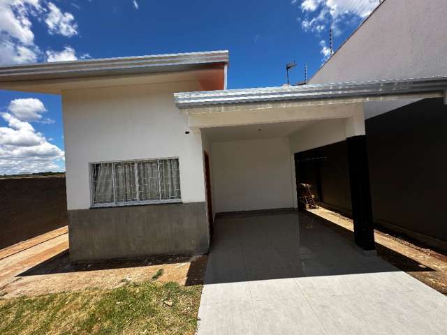 Casa Térrea com Lindo Acabamento e Espaço de Garagem Amplo