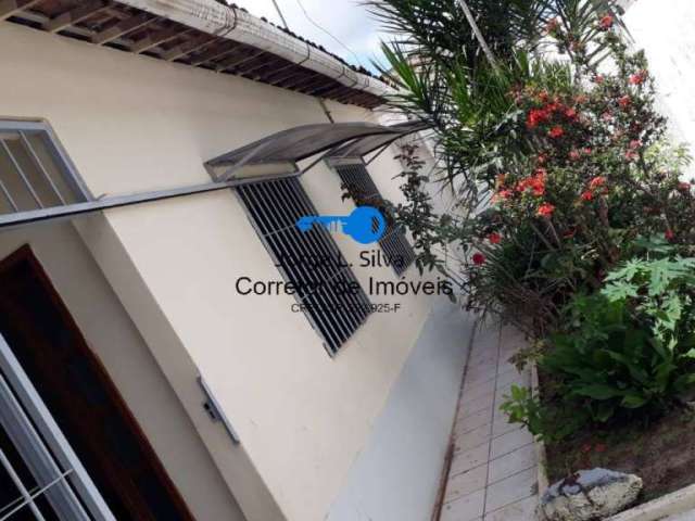 Casa térrea de 240m2 A/T  100m2 de A/C  3 Dormitórios 2 Suíte  2 banheiros