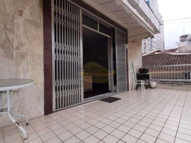 Casa Sobreposta Alta com 04 Dormitórios no Bairro Boqueirão em Santos.