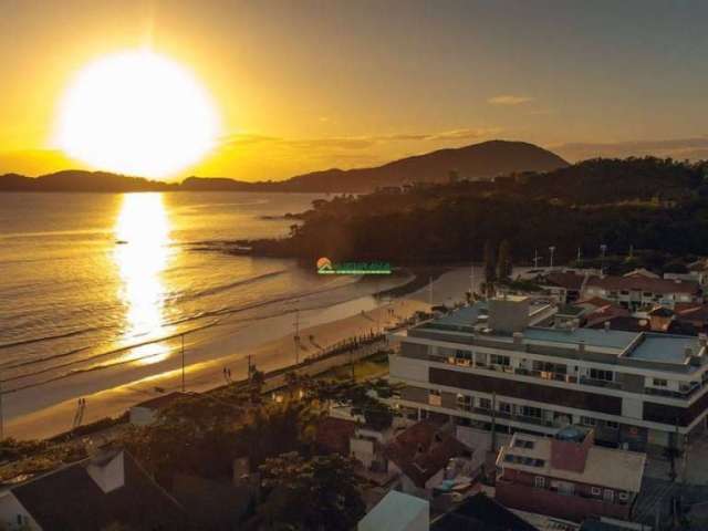 Apartamento frente mar com 02 suítes e 02 garagens na Praia de Bombas