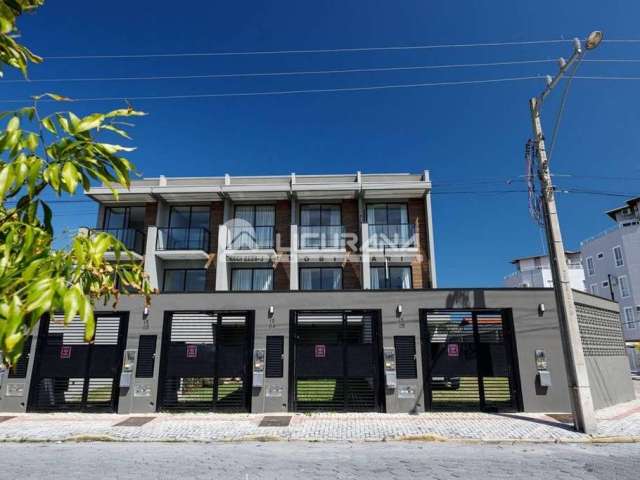 Aconchegante casa tríplex com piscina e jacuzzi privativas na praia de Canto Grande