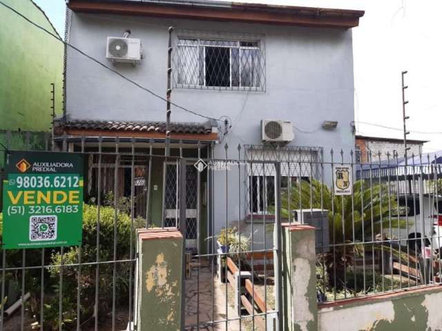 Casa com 4 quartos à venda na Rua Marechal Mallet, 324, Vila João Pessoa, Porto Alegre, 114 m2 por R$ 620.000