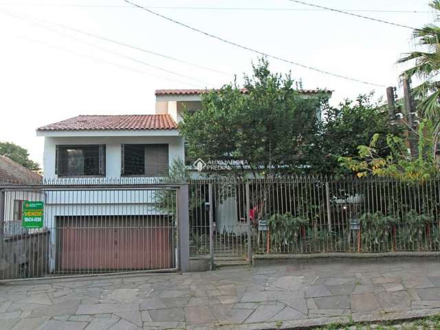 Casa com 5 quartos à venda na Rua Senegal, 230, Vila Ipiranga, Porto Alegre, 450 m2 por R$ 930.000