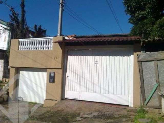 Casa em condomínio fechado com 3 quartos à venda na Rua Cananéia, 198, Vila Jardim, Porto Alegre, 343 m2 por R$ 250.000