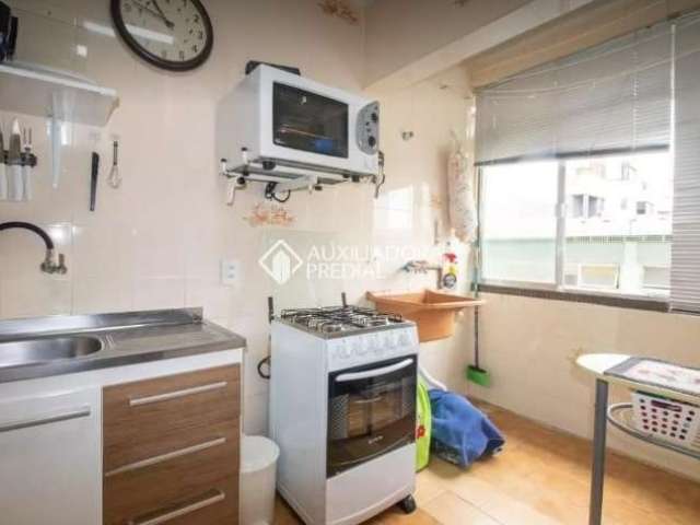 Apartamento com 2 quartos à venda na Rua Lasar Segall, 530, São Sebastião, Porto Alegre, 56 m2 por R$ 174.000