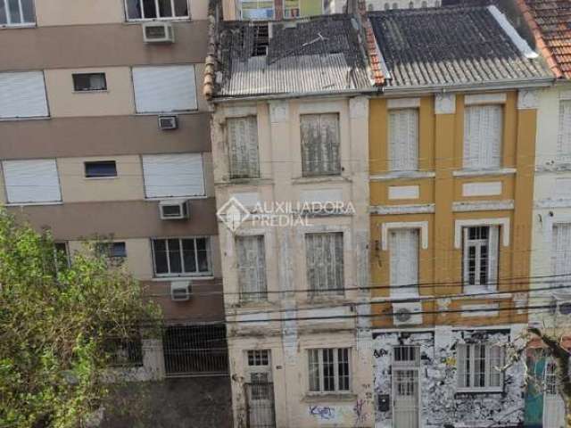 Casa com 5 quartos à venda na Rua Demétrio Ribeiro, 748, Centro Histórico, Porto Alegre, 150 m2 por R$ 320.000