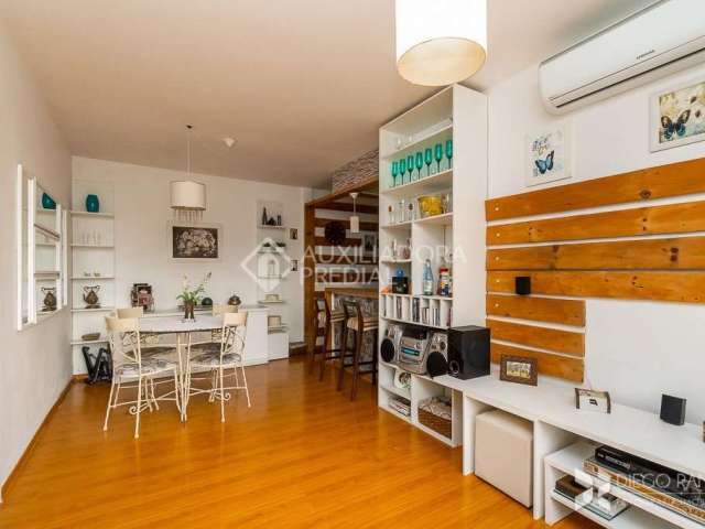 Apartamento com 3 quartos à venda na Rua Sepé Tiaraju, 1133, Medianeira, Porto Alegre, 79 m2 por R$ 307.000