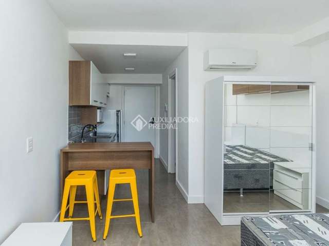 Apartamento com 1 quarto para alugar na Avenida dos Cubanos, 114, Partenon, Porto Alegre, 27 m2 por R$ 2.200