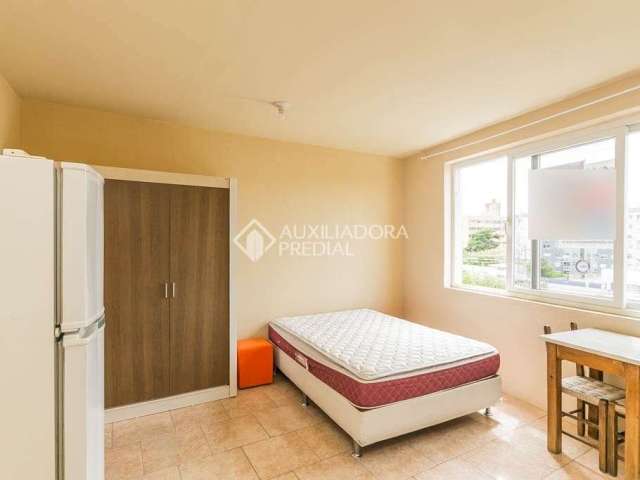 Apartamento com 1 quarto para alugar na Rua Stephan Zweig, 30, Cavalhada, Porto Alegre, 25 m2 por R$ 900