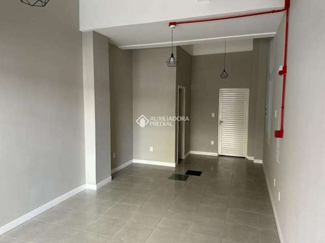 Ponto comercial para alugar na Rua Duque de Caxias, 254, Centro Histórico, Porto Alegre, 39 m2 por R$ 2.000