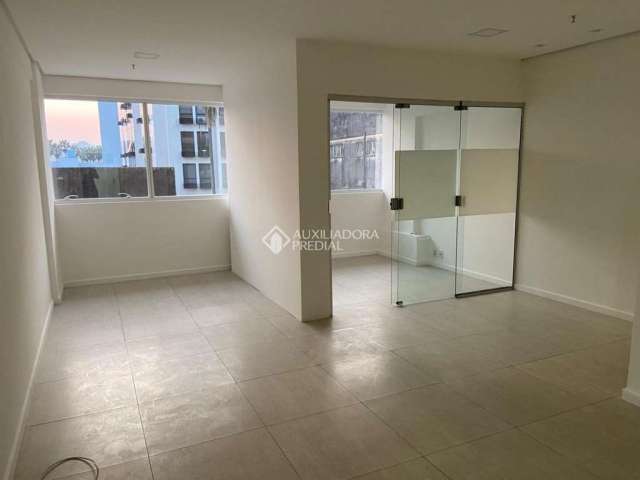 Sala comercial para alugar na Avenida Osvaldo Aranha, 1022, Bom Fim, Porto Alegre, 38 m2 por R$ 1.950