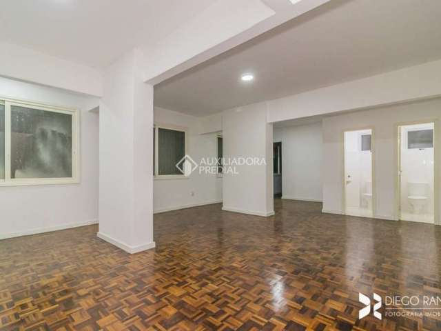 Sala comercial para alugar na Avenida Borges de Medeiros, 658, Centro Histórico, Porto Alegre, 109 m2 por R$ 2.964