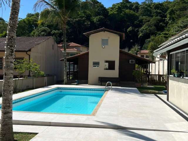 Belíssima Casa no Condomínio Fazenda Passaredo - Rio de Janeiro