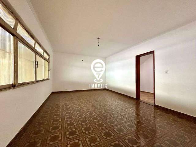 Sobrado à venda, 3 quartos, 1 suíte, 2 vagas, Vila Santo Estéfano - São Paulo/SP