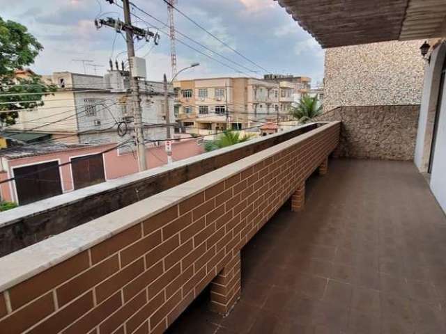 Casa com 4 dormitórios à venda, 220 m² por R$ 1.100.000 - Vila Valqueire - Rio de Janeiro/RJ