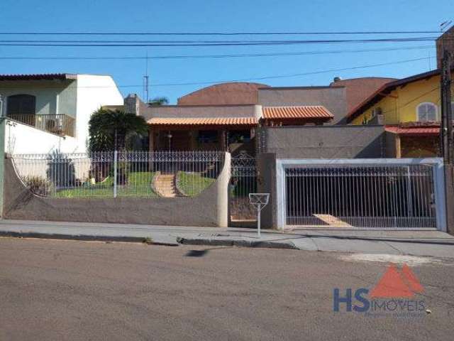 Casa com 3 quartos  à venda, 252.00 m2 por R$800000.00  - Champagnat - Londrina/PR