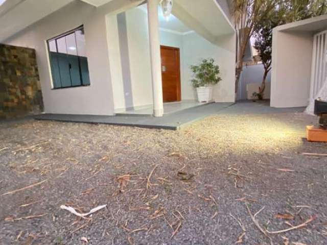 Casa com 3 quartos  à venda, 196.00 m2 por R$900000.00  - Jardim Morumbi - Cambe/PR