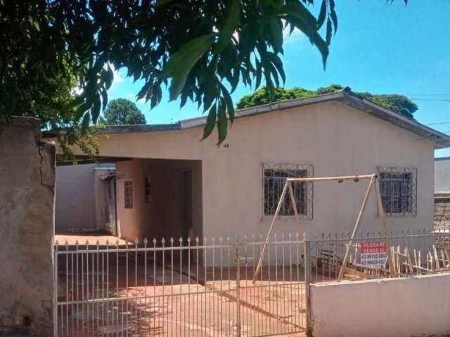 Casa com 3 quartos  à venda, 91.00 m2 por R$210000.00  - Vila Brasil - Arapongas/PR