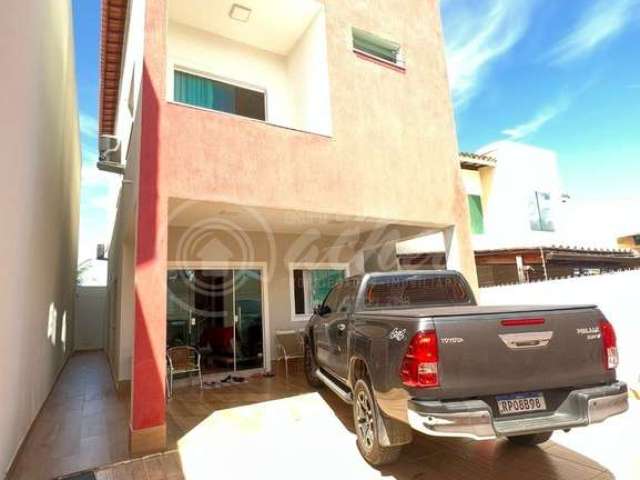 Casa Triplex individual em Pitangueiras