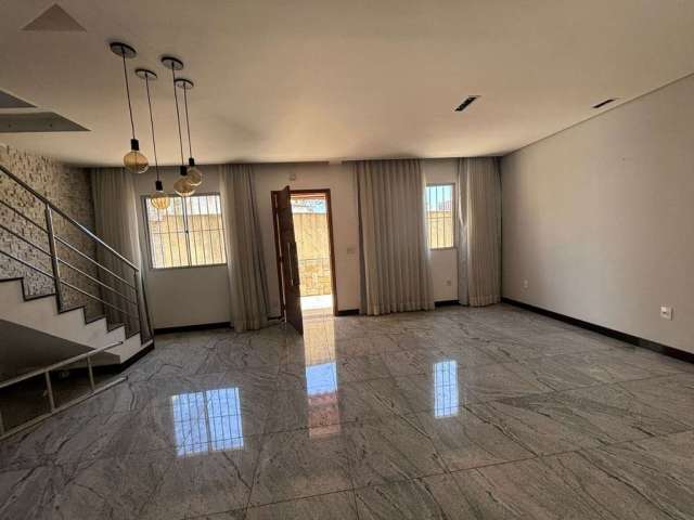 Casa com 3 quartos para alugar no Cabral, Contagem , 144 m2 por R$ 4.300