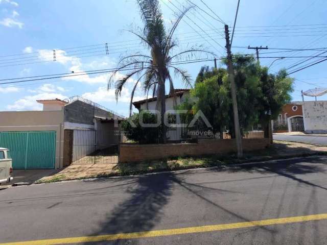 Aluguel de Casa Padrão com 3 Dormitórios na Vila Costa do Sol, São Carlos