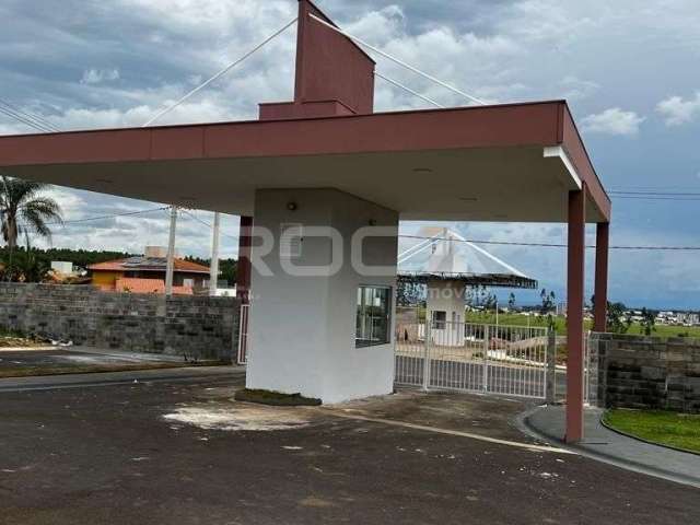 Terreno em condomínio fechado à venda no Parque dos Timburis, São Carlos  por R$ 150.000