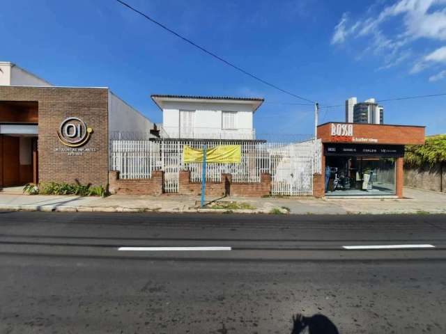 Casa Comercial no Centro de São Carlos - 6 Salas, 2 Cozinhas, 3 Banheiros