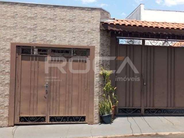 Casa à venda na Vila Marcelino, São Carlos: 02 dormitórios e garagem coberta